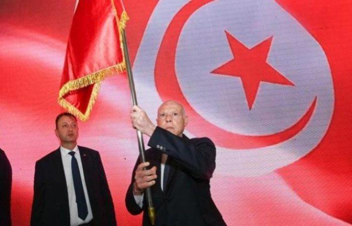 体育新闻 - 凯斯·赛义德的眼泪......在遮盖突尼斯国旗的危机后解雇了突尼斯体育官员